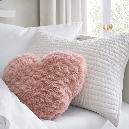 cloud-fur-heart-pillow-shaped-latte-1