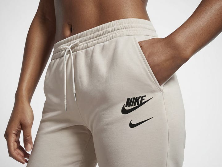 Nike-Joggers-Women-2