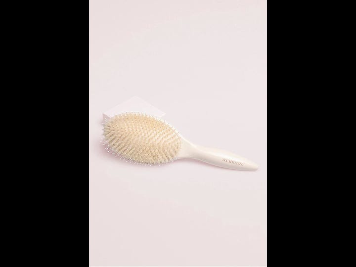 the-hair-edit-boar-bristle-finishing-brush-cream-1