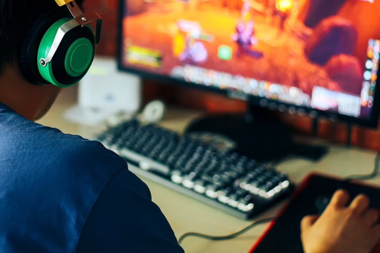 A gamer playing game on a desktop
