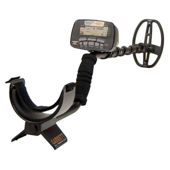 garrett-at-gold-metal-detector-1