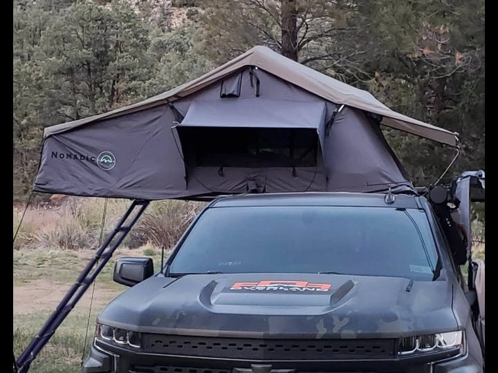 overland-vehicle-systems-nomadic-4-extended-roof-top-tent-1