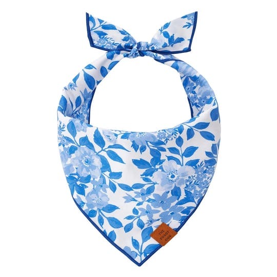 the-foggy-dog-large-pet-bandana-blue-roses-22-x-11-1-2-h-the-container-store-1