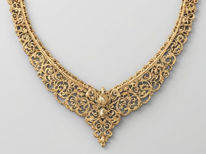 Pretty-Gold-Necklace-3