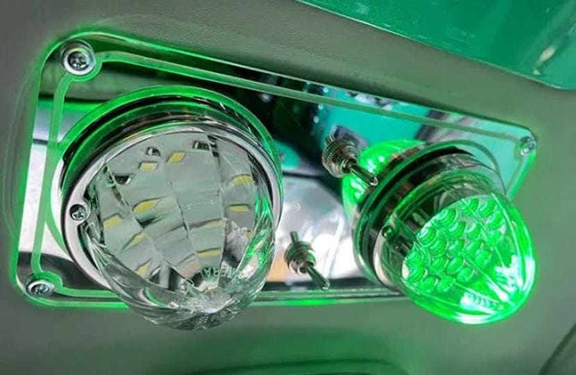 peterbilt-cab-dome-lights-plate-framed-style-green-1