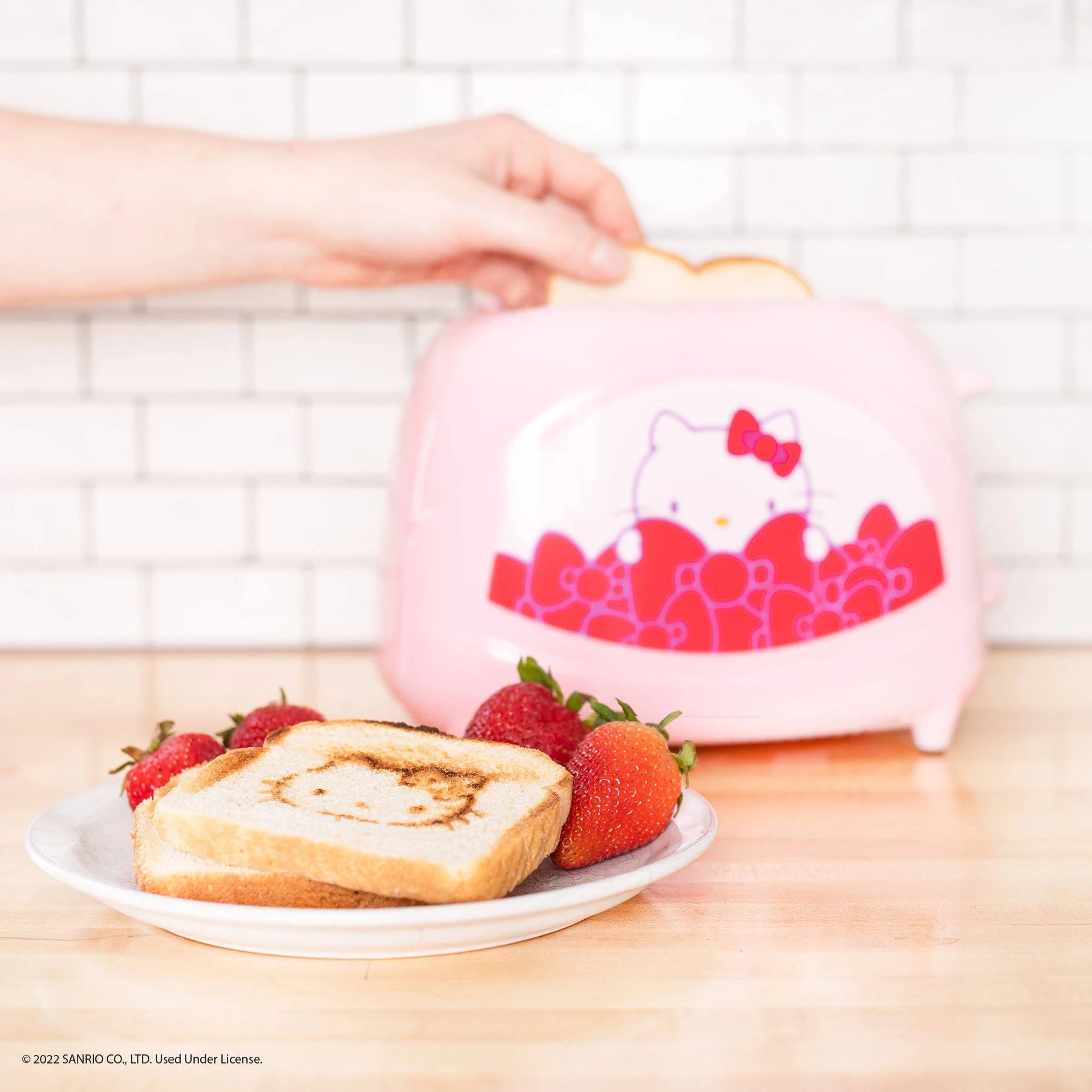 Affordable Hello Kitty Toaster with Adjustable Functions and Flashing Face Design | Image