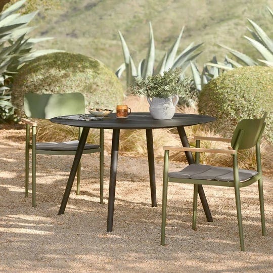 black-round-metal-outdoor-dining-table-for-4-powder-coated-steel-scandinavian-design-article-ballo-o-1