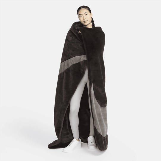 nike-sportswear-faux-fur-blanket-in-brown-size-one-size-do3793-220-1