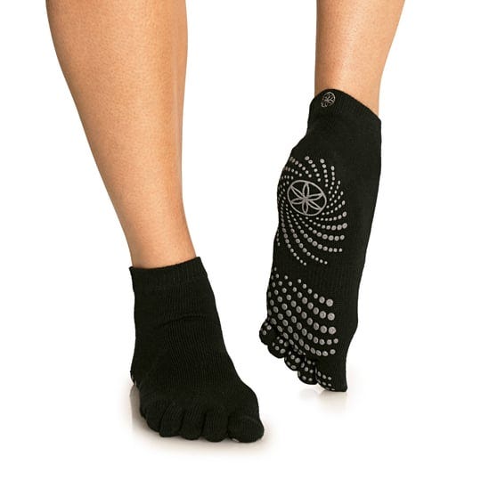gaiam-super-grippy-yoga-socks-black-black-dots-medium-large-1