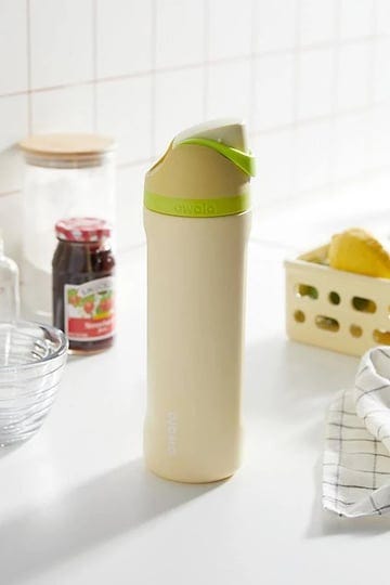 owala-uo-exclusive-freesip-24-oz-water-bottle-in-yellow-at-urban-outfitters-1
