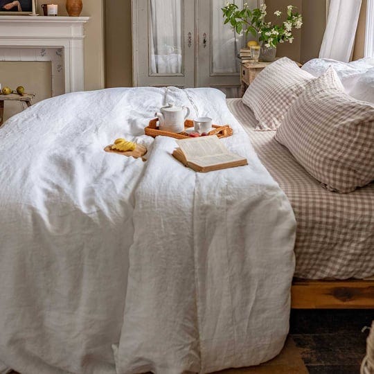 piglet-in-bed-gingham-linen-fitted-sheet-mushroom-1