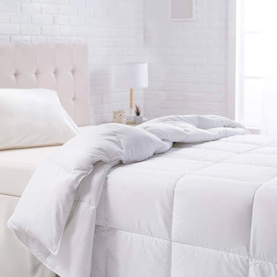 amazon-basics-down-alternative-bedding-comforter-duvet-insert-king-white-all-season-1