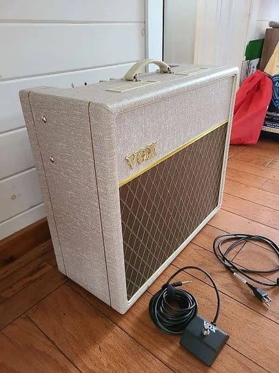 vox-ac15hw1x-hand-wired-2-channel-15-watt-1x12-blue-alnico-guitar-combo-1