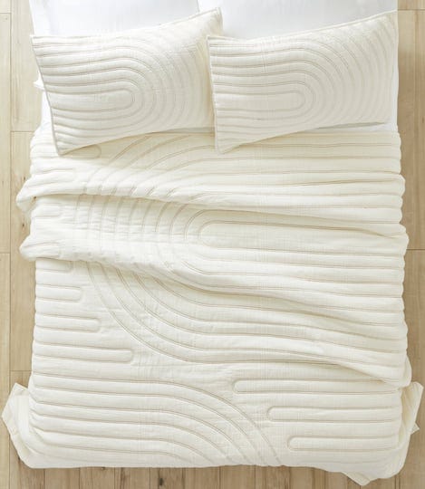 better-homes-gardens-white-textured-arched-cotton-quilt-queen-1