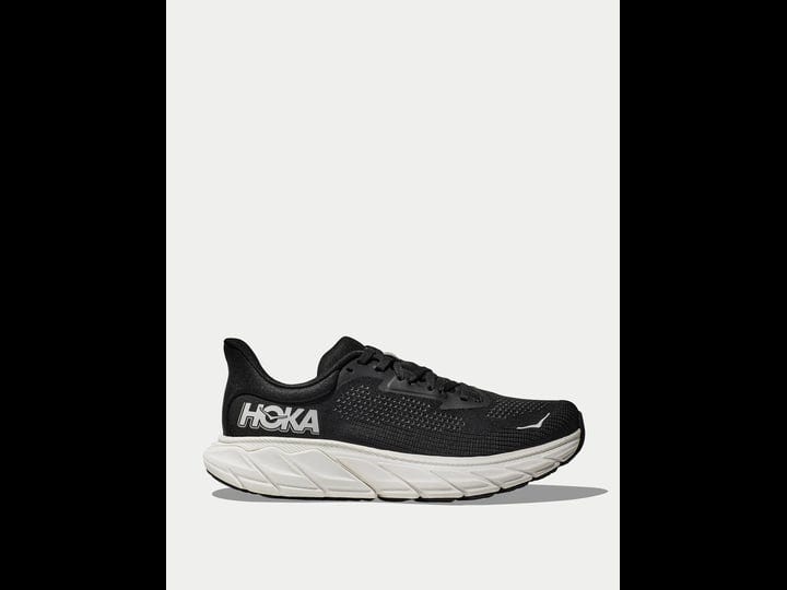 hoka-womens-arahi-7-9-black-white-1