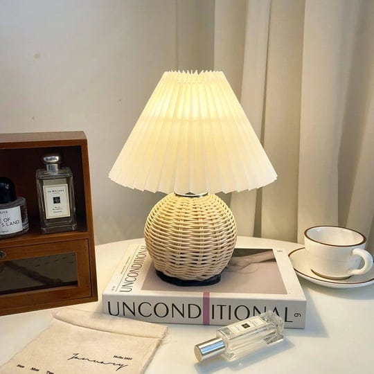rattan-pleated-built-in-battery-table-lamp-1