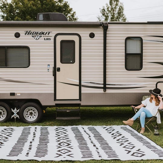 glamplife-recycled-reversible-rv-rug-camping-rugs-for-outside-your-rv-rv-mat-9x12-black-and-white-tr-1