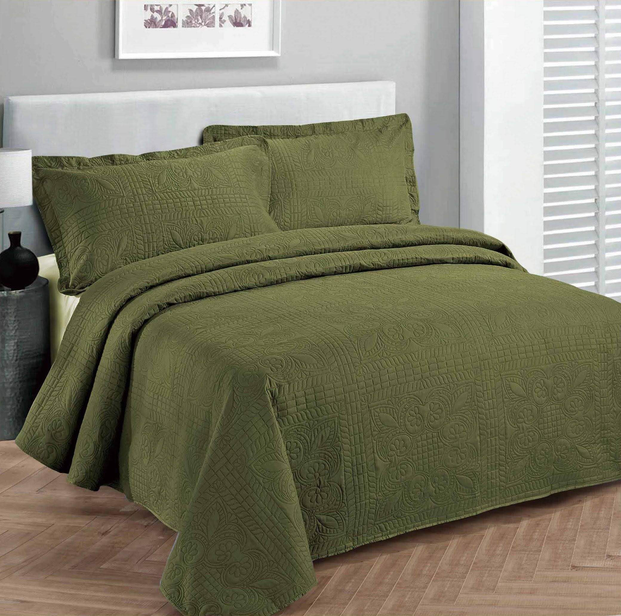 Luxurious Embossed Olive Green Bedspread Set for King/California King | Image