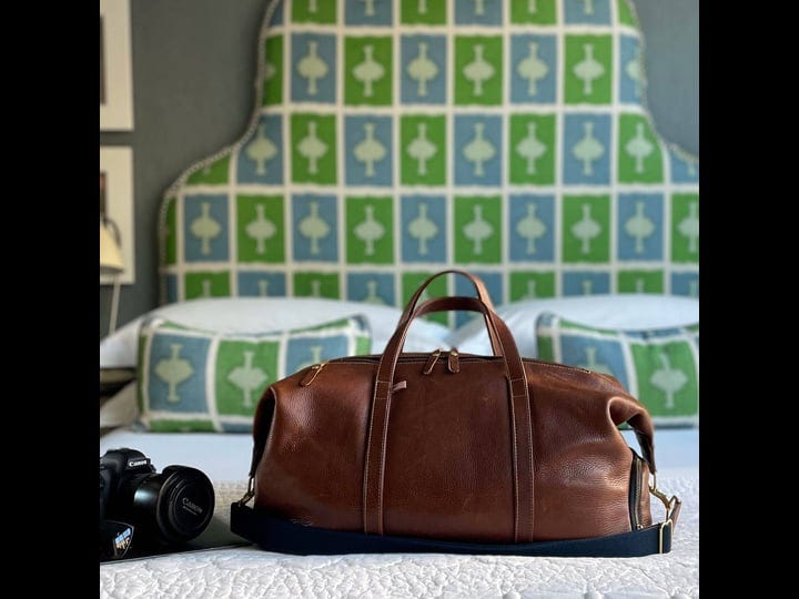 leather-weekender-travel-bag-chestnut-weekend-duffle-bags-dedicated-shoe-laptop-compartments-hudson--1