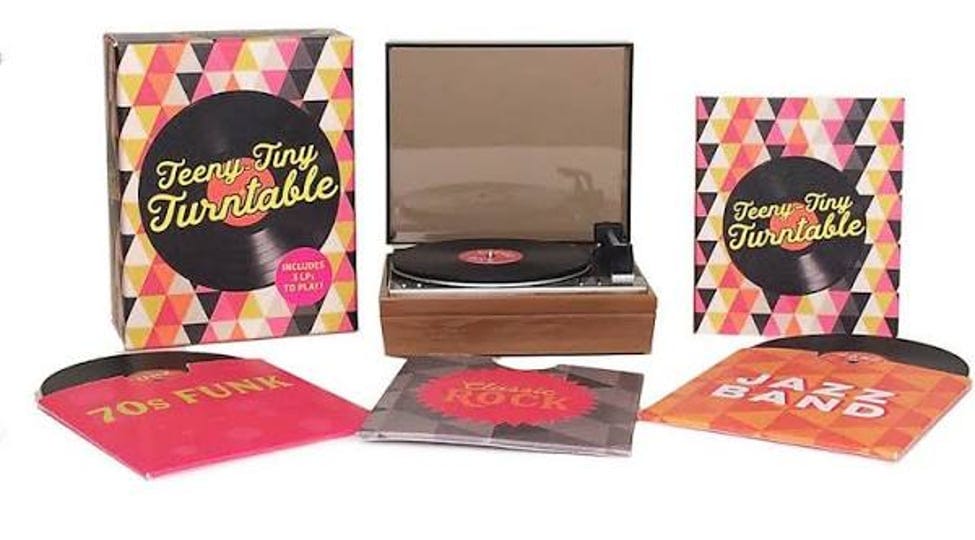 teeny-tiny-turntable-includes-3-mini-lps-1