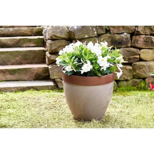 southern-patio-hornsby-resin-planter-taupe-1