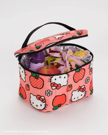 baggu-puffy-lunch-bag-hello-kitty-apple-1