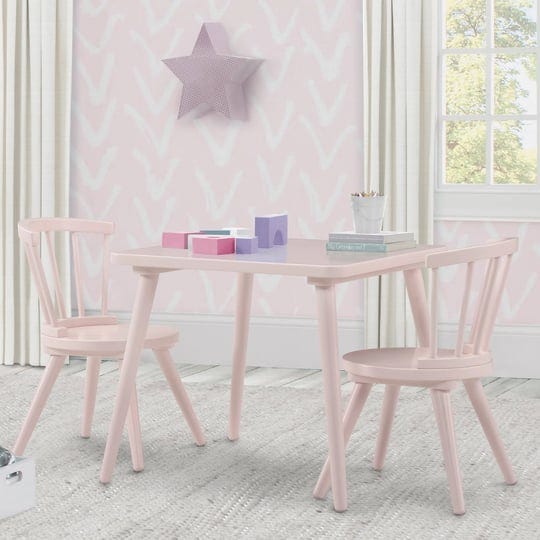 delta-children-farmhouse-wood-windsor-table-2-chair-set-in-pink-1