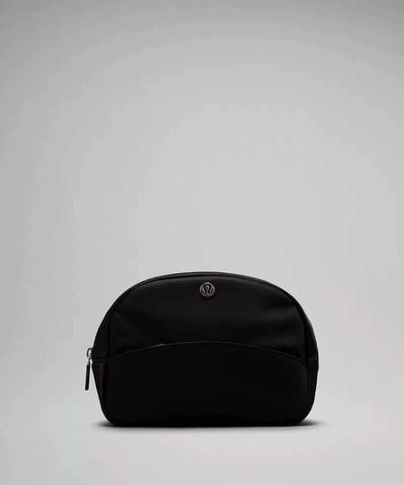 lululemon-city-essentials-pouch-2l-black-1