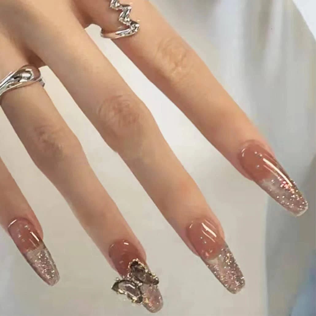 Easy-to-Apply Luxury Fake Nails with Rhinestone Accents | Image