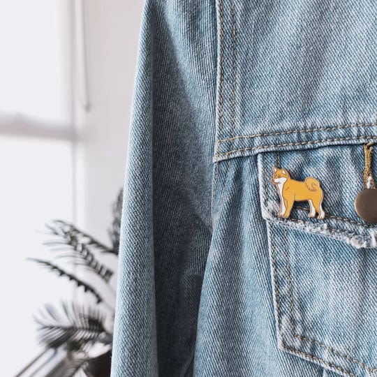 dog-enamel-pin-inu-1