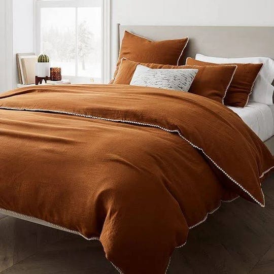 european-flax-linen-pom-pom-king-cal-king-2-king-shams-duvet-set-amber-west-elm-1