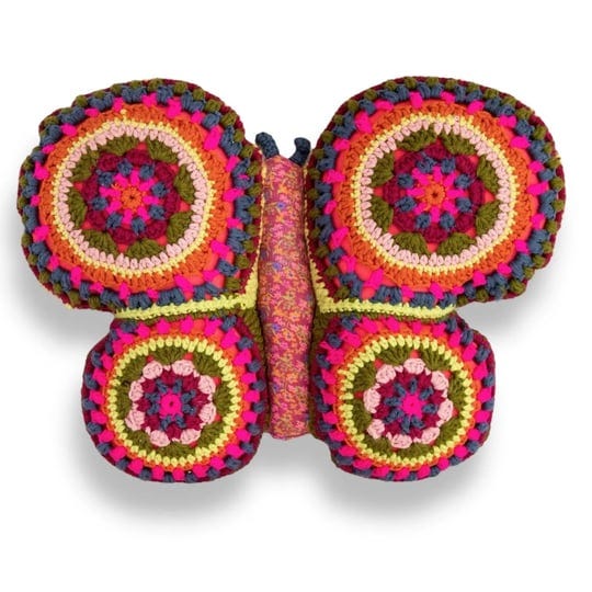 granny-butterfly-crochet-pillow-1