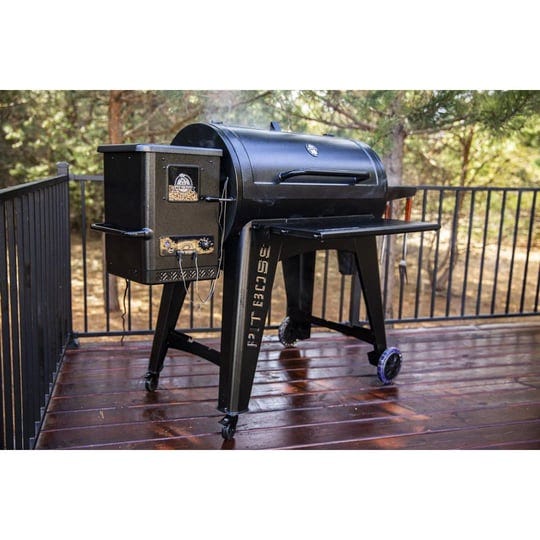 pit-boss-navigator-1150-wood-pellet-grill-black-1