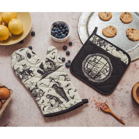 disney-the-nightmare-before-christmas-oven-mitt-and-pot-holder-kitchen-set-black-1