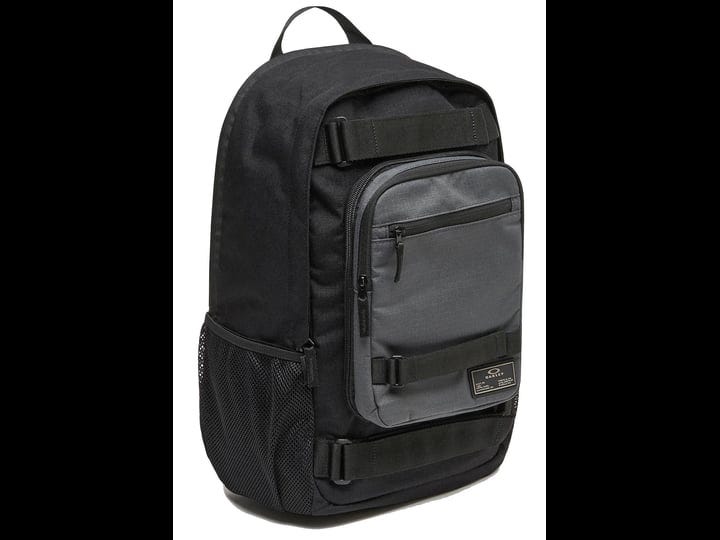 oakley-multifunctional-smart-backpack-27l-black-1