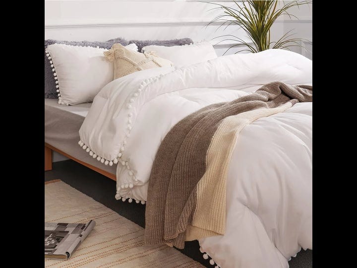 yirddeo-white-queen-ball-pom-fringe-design-comforter-set-3pcs-boho-aesthetic-luxurious-full-bedding--1