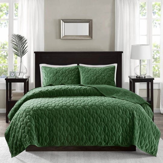 madison-park-harper-faux-velvet-reversible-3-piece-coverlet-set-full-queen-green-1