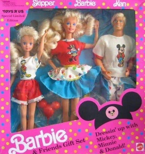 barbie-friends-gift-set-dressin-up-with-mickey-minnie-donald-1