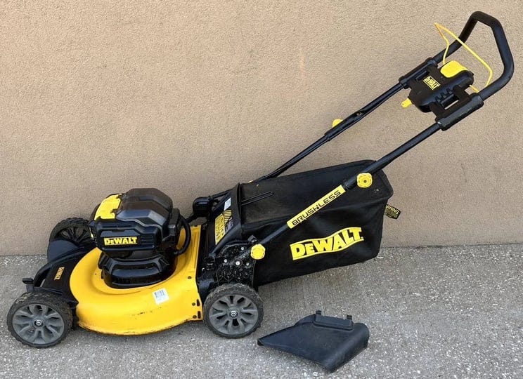 dewalt-dcmwp233-21-5-battery-powered-lawnmower-1