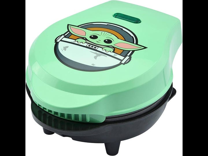 star-wars-green-the-mandalorian-the-child-mini-waffle-maker-1