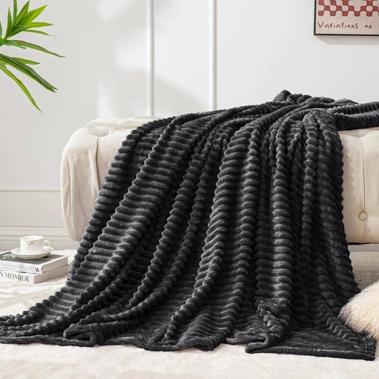 bedelite-fleece-blanket-3d-ribbed-jacquard-decorative-black-throw-blankets-for-men-women-1