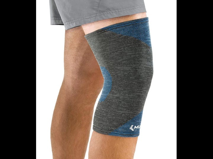 mueller-knee-support-4-way-stretch-moderate-small-medium-1