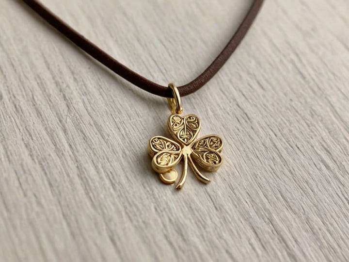 Clover-Necklace-4