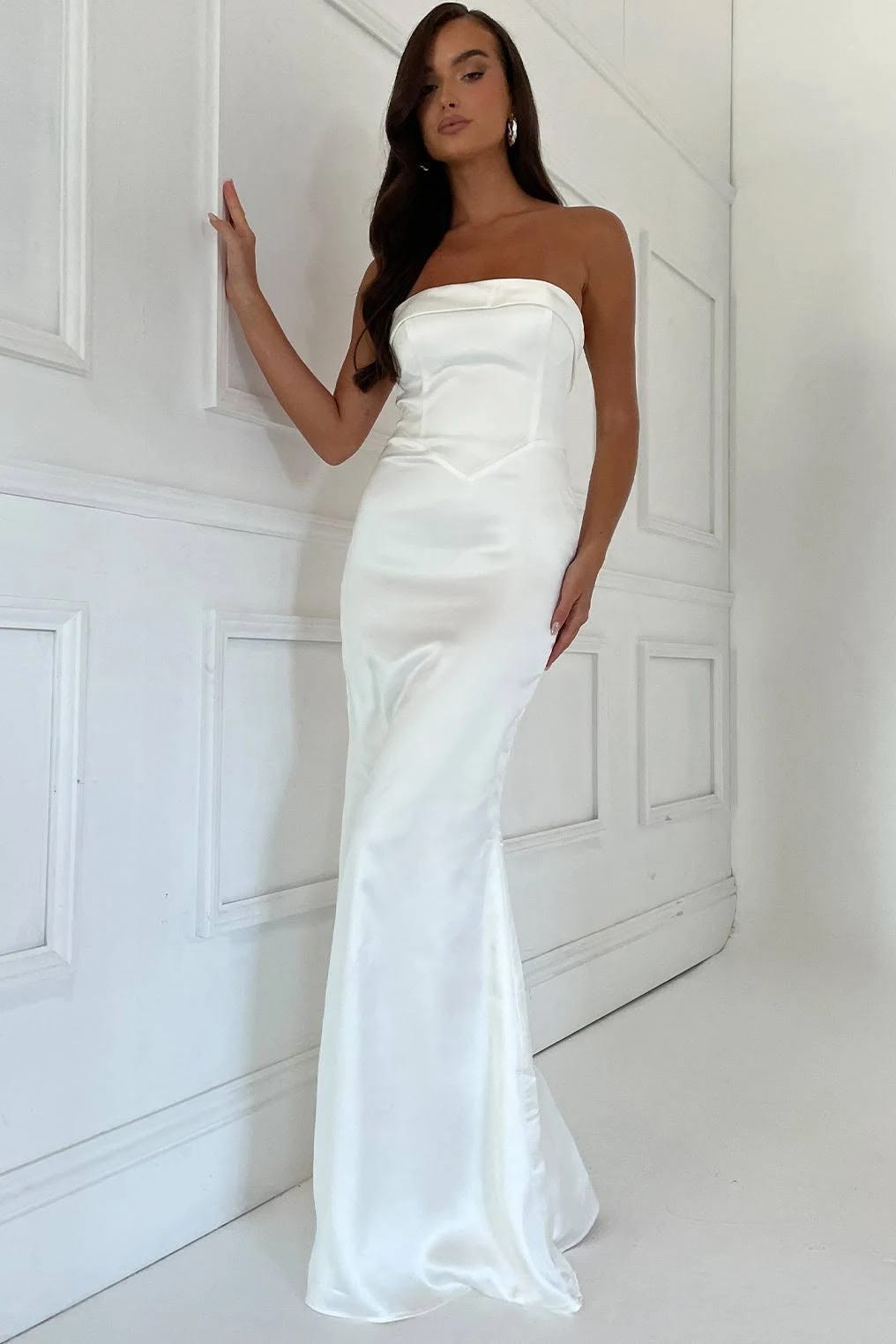 Elegant White Strapless Cocktail Dress with Fully Lined Design | Image