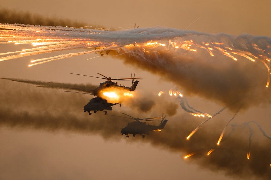 Helicópteros rusos en unas maniobras militares. Fotos del Ministerio de Defensa ruso