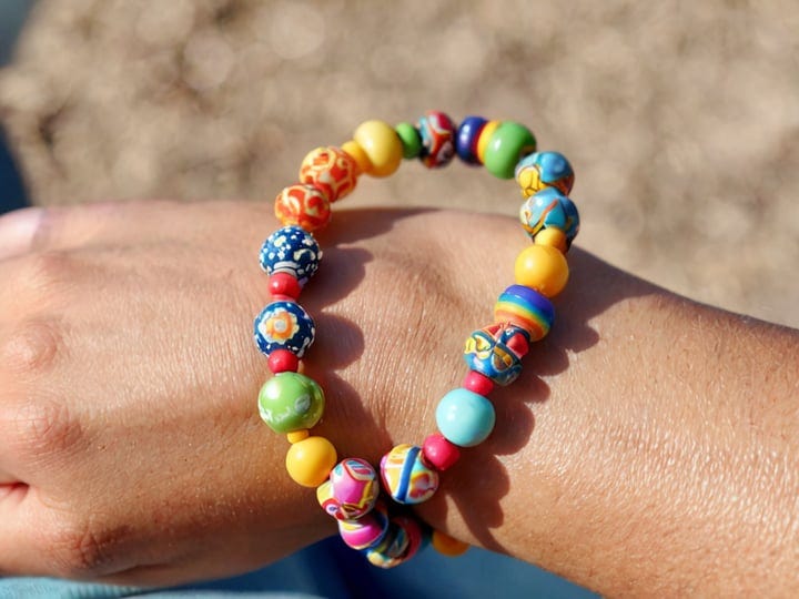 Friendship-Bracelets-With-Beads-2