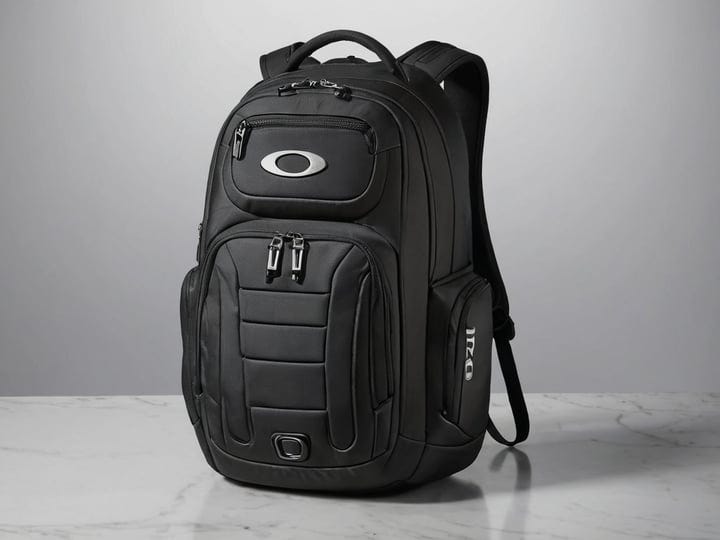 Oakley-Enduro-30L-2-0-Backpack-4