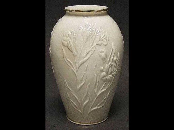 lenox-accents-lenox-masterpiece-vase-color-cream-gold-size-os-allbuttoned-ups-closet-1