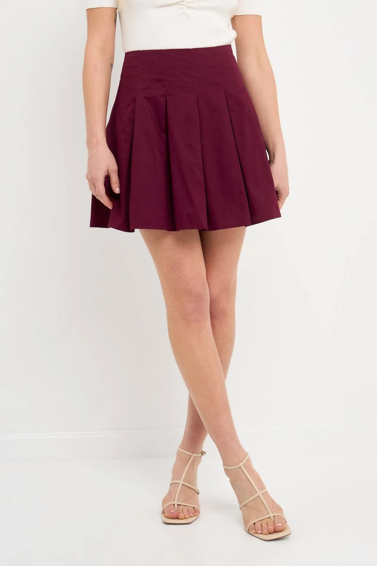 Elegant Burgundy Pleated Mini Skirt | Image