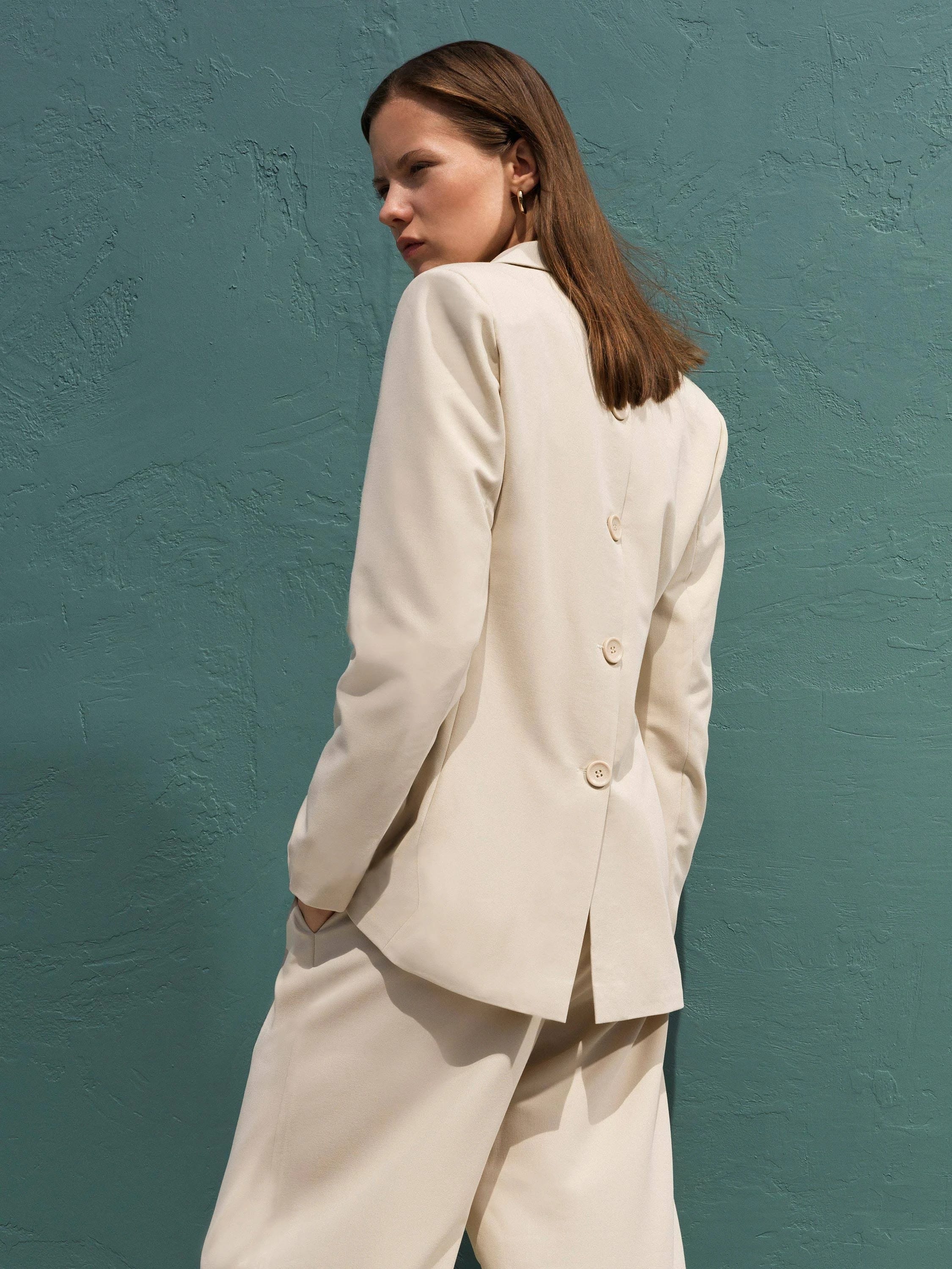 Elegant Cream Blazer for Tailored Style | Image